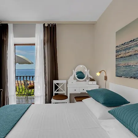 Apartament Amfora *